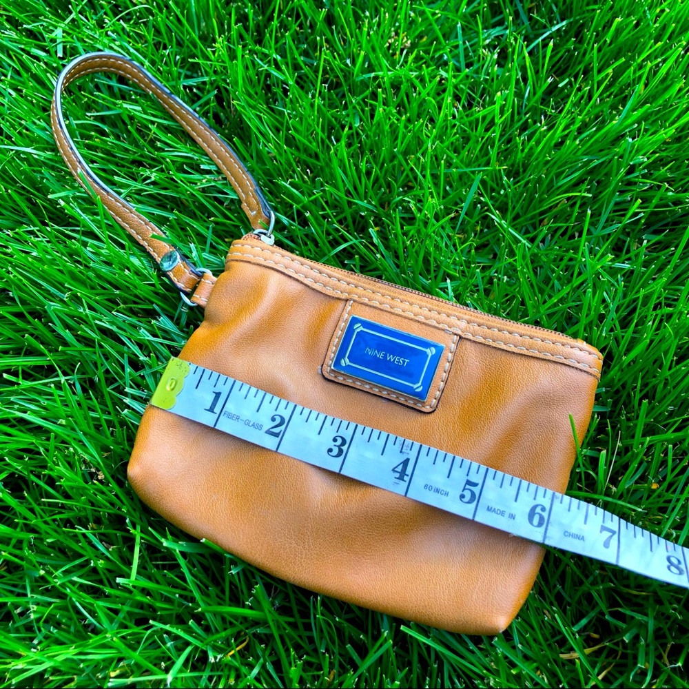 Tan Leather Nine West wristlet bag. - Picture 4 of 4